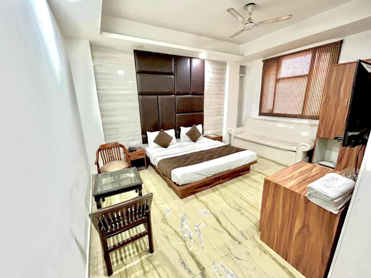 Hotel Spb 87 Near Karol Bagh Metro Station Delhi Екстериор снимка