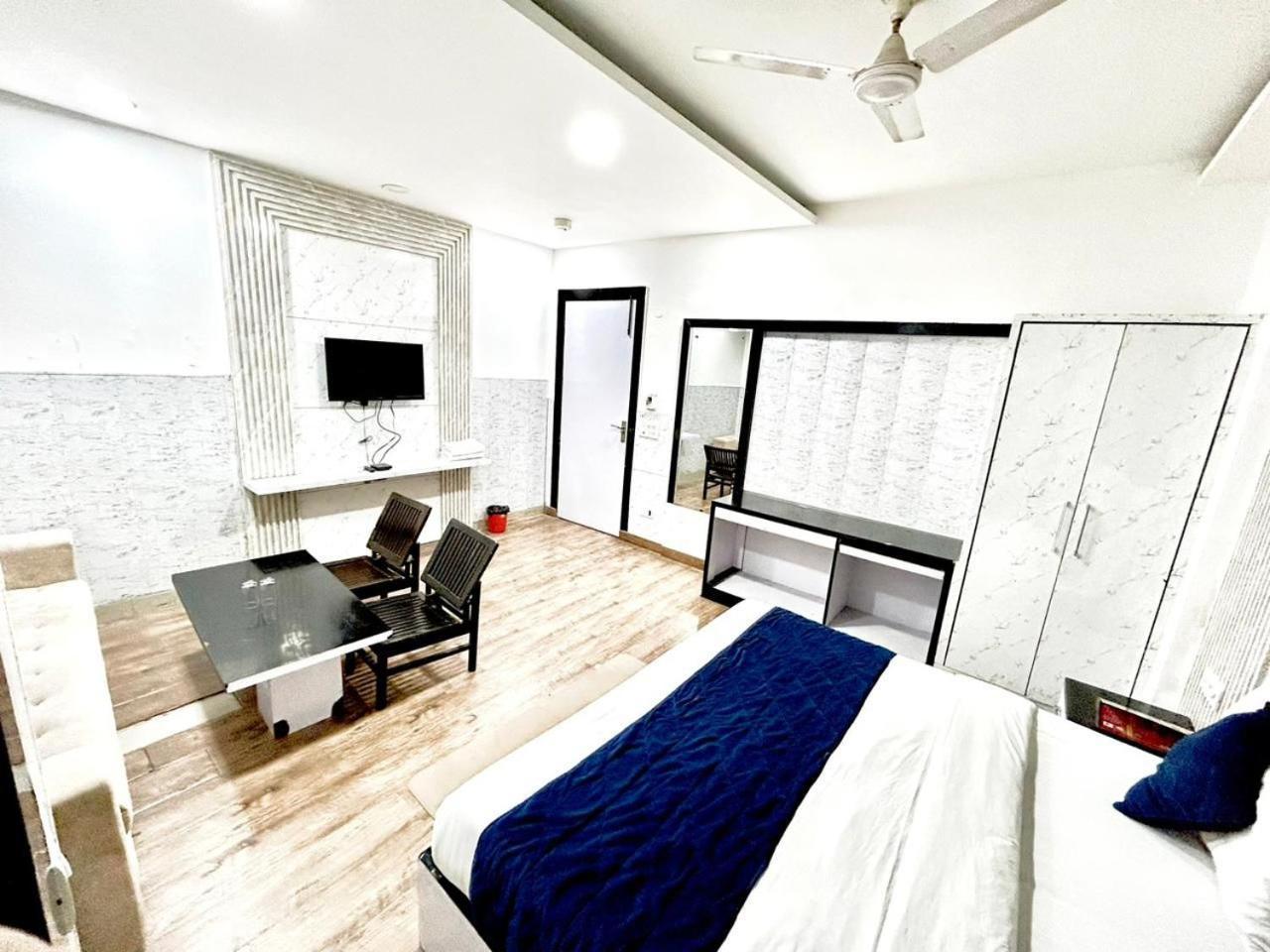 Hotel Spb 87 Near Karol Bagh Metro Station Delhi Екстериор снимка