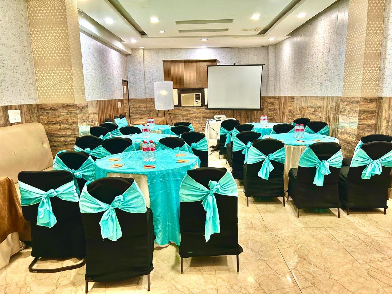 Hotel Spb 87 Near Karol Bagh Metro Station Delhi Екстериор снимка