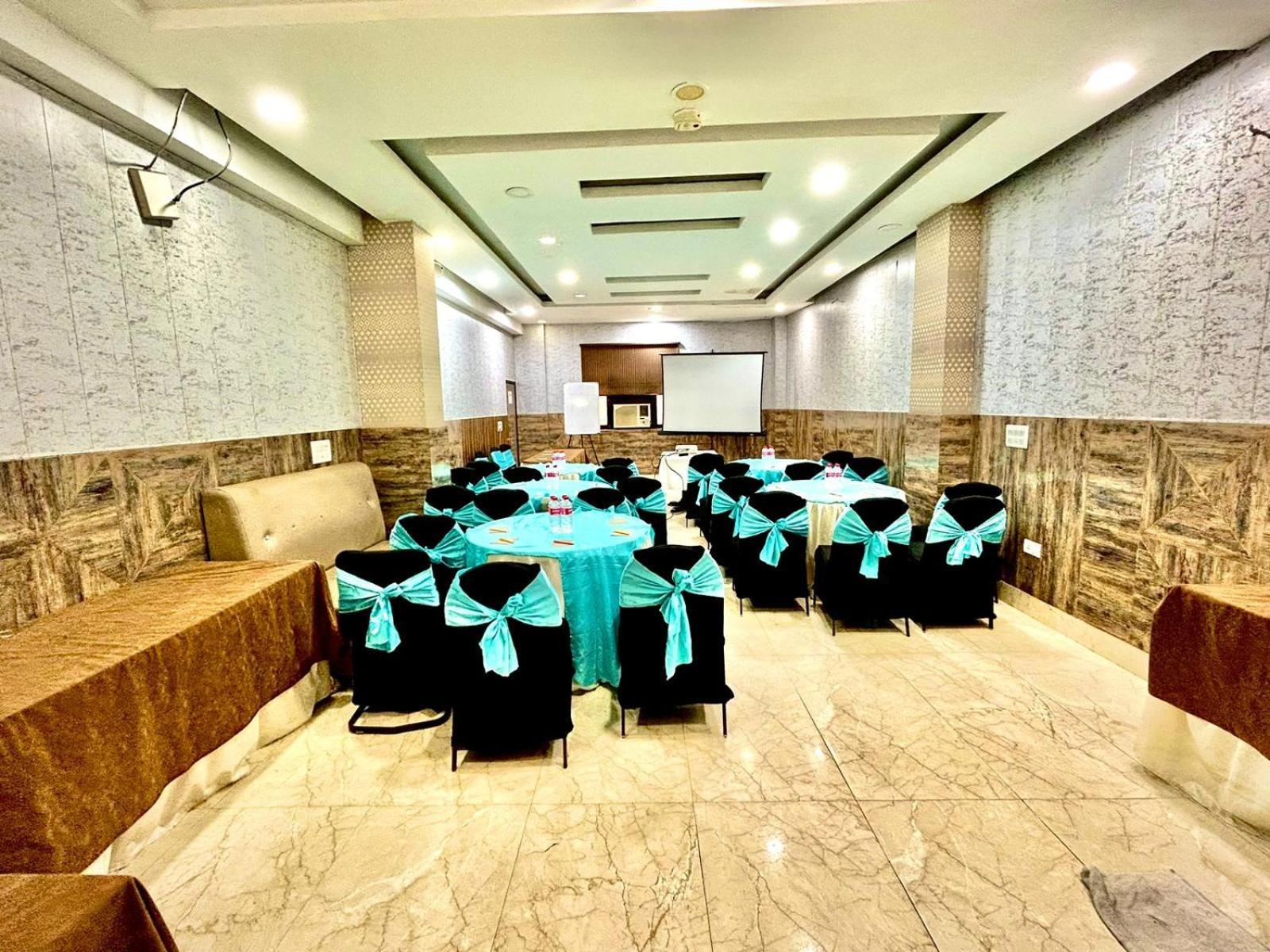 Hotel Spb 87 Near Karol Bagh Metro Station Delhi Екстериор снимка