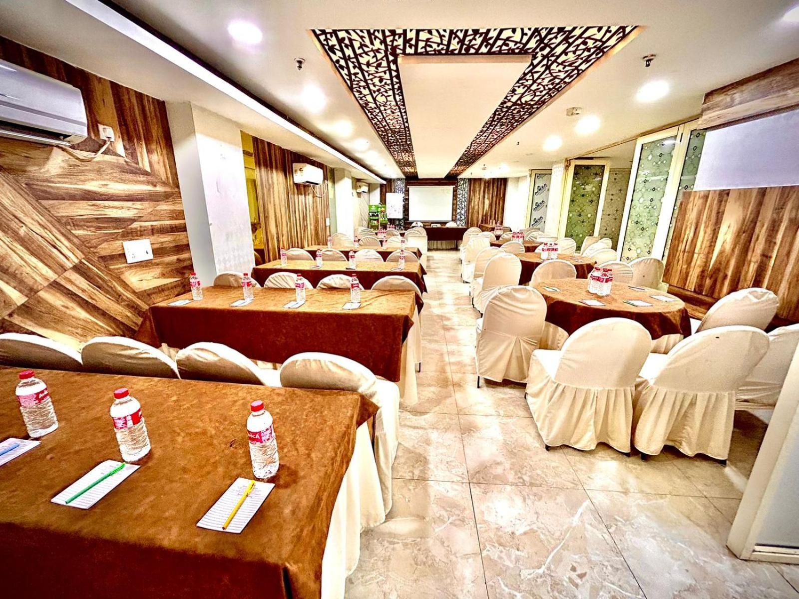 Hotel Spb 87 Near Karol Bagh Metro Station Delhi Екстериор снимка