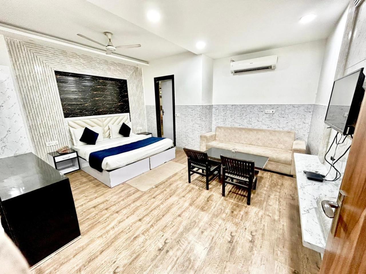 Hotel Spb 87 Near Karol Bagh Metro Station Delhi Екстериор снимка
