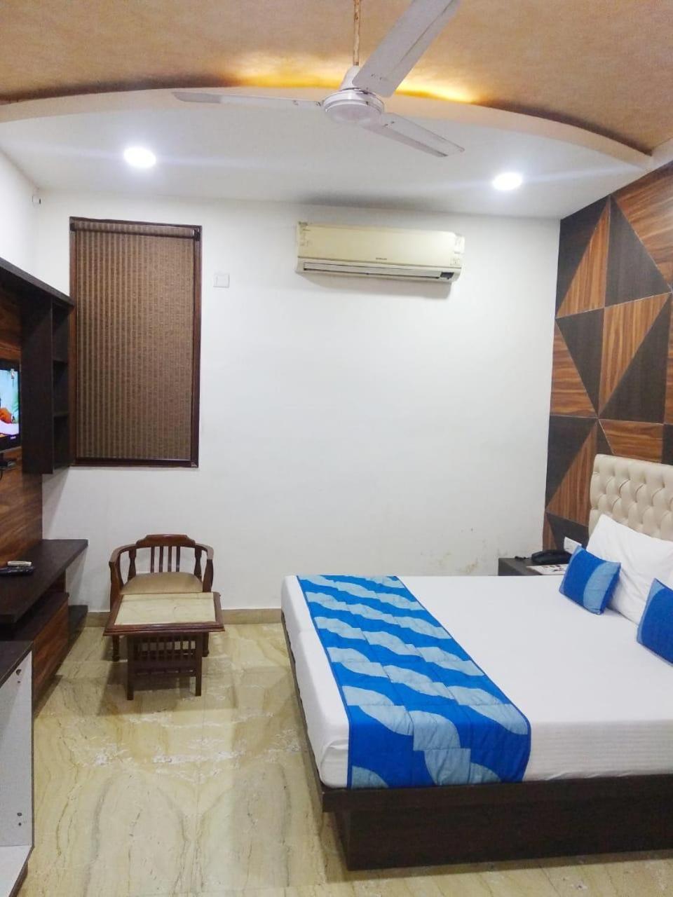 Hotel Spb 87 Near Karol Bagh Metro Station Delhi Екстериор снимка