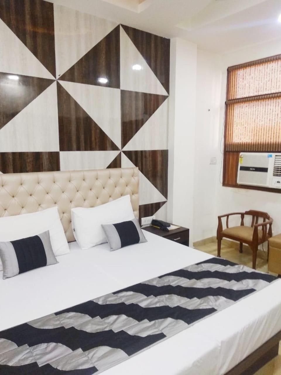 Hotel Spb 87 Near Karol Bagh Metro Station Delhi Екстериор снимка