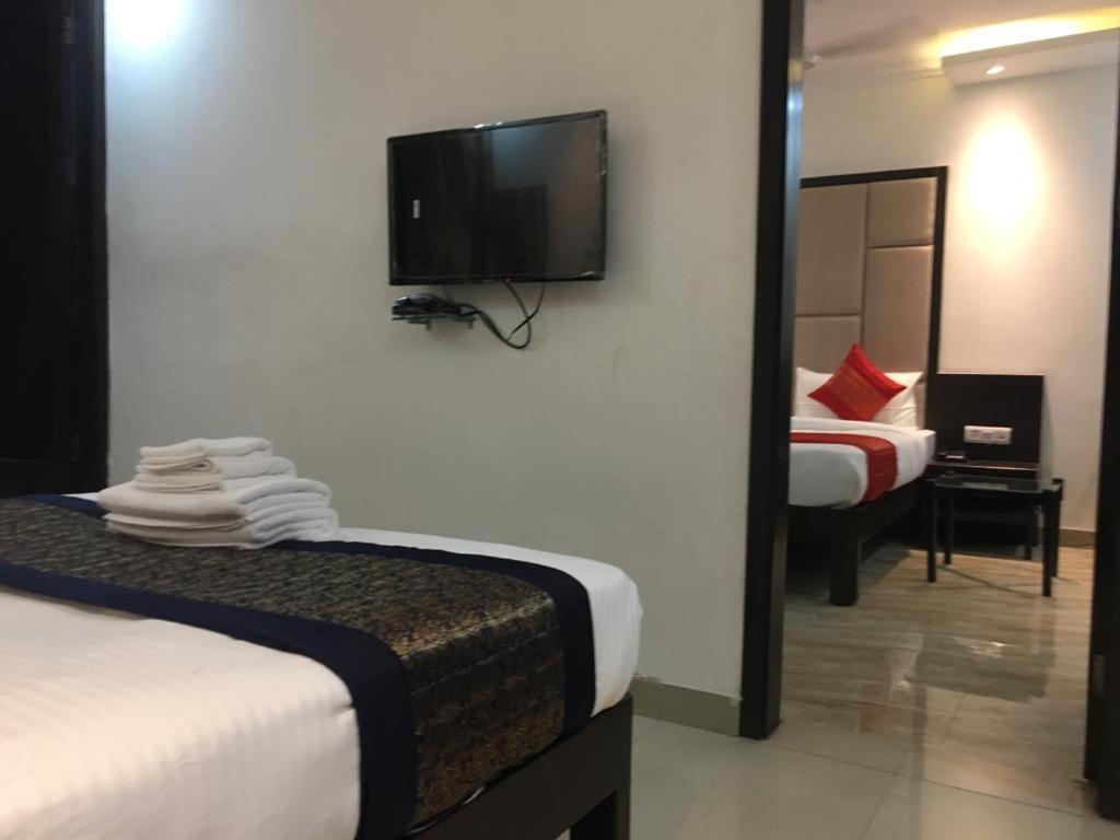 Hotel Spb 87 Near Karol Bagh Metro Station Delhi Екстериор снимка