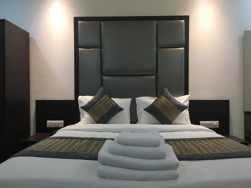 Hotel Spb 87 Near Karol Bagh Metro Station Delhi Екстериор снимка