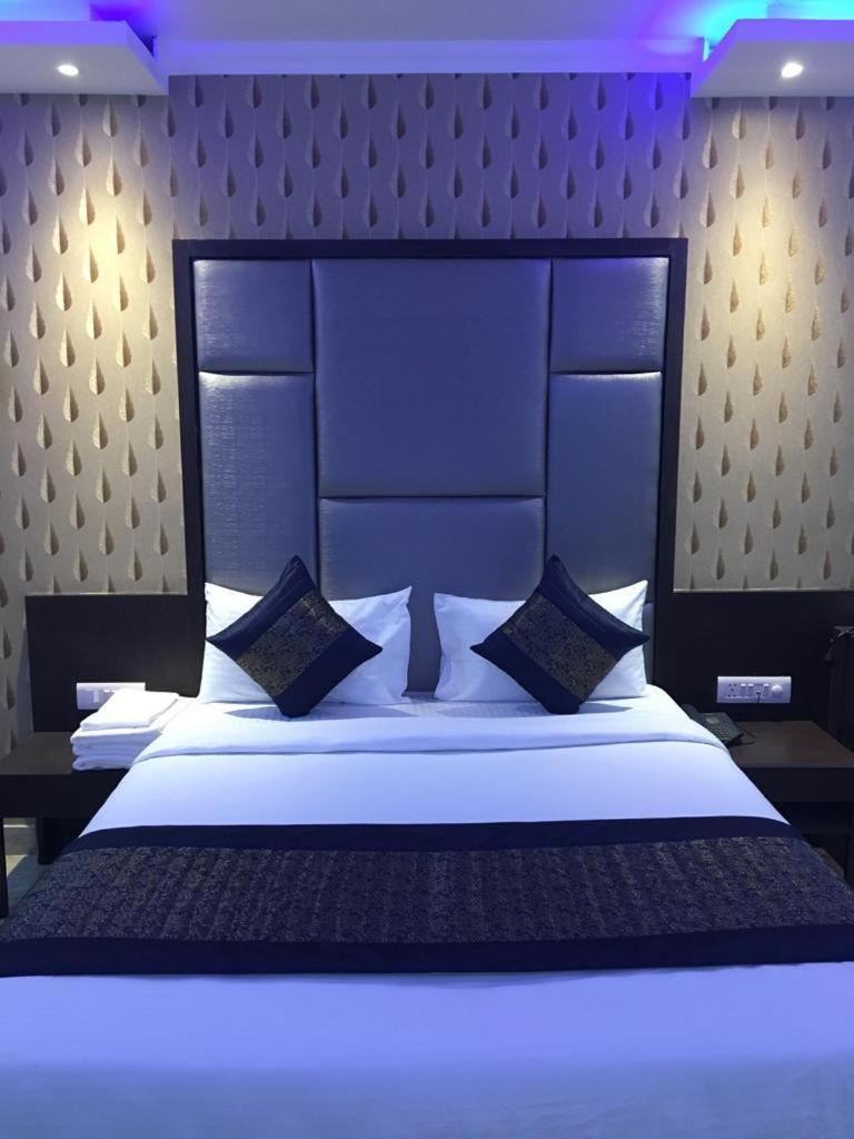 Hotel Spb 87 Near Karol Bagh Metro Station Delhi Екстериор снимка