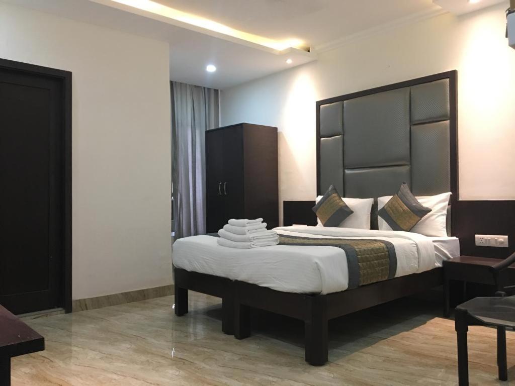 Hotel Spb 87 Near Karol Bagh Metro Station Delhi Екстериор снимка