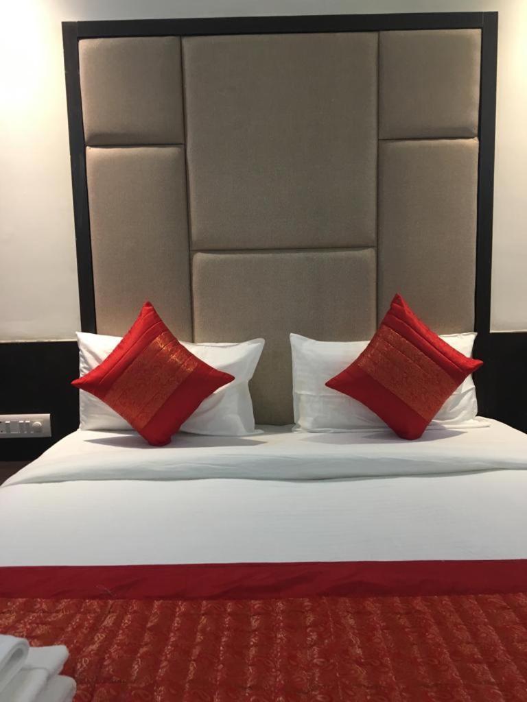 Hotel Spb 87 Near Karol Bagh Metro Station Delhi Екстериор снимка
