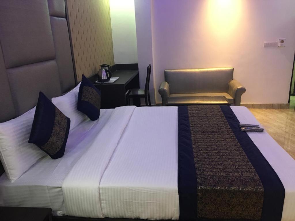 Hotel Spb 87 Near Karol Bagh Metro Station Delhi Екстериор снимка