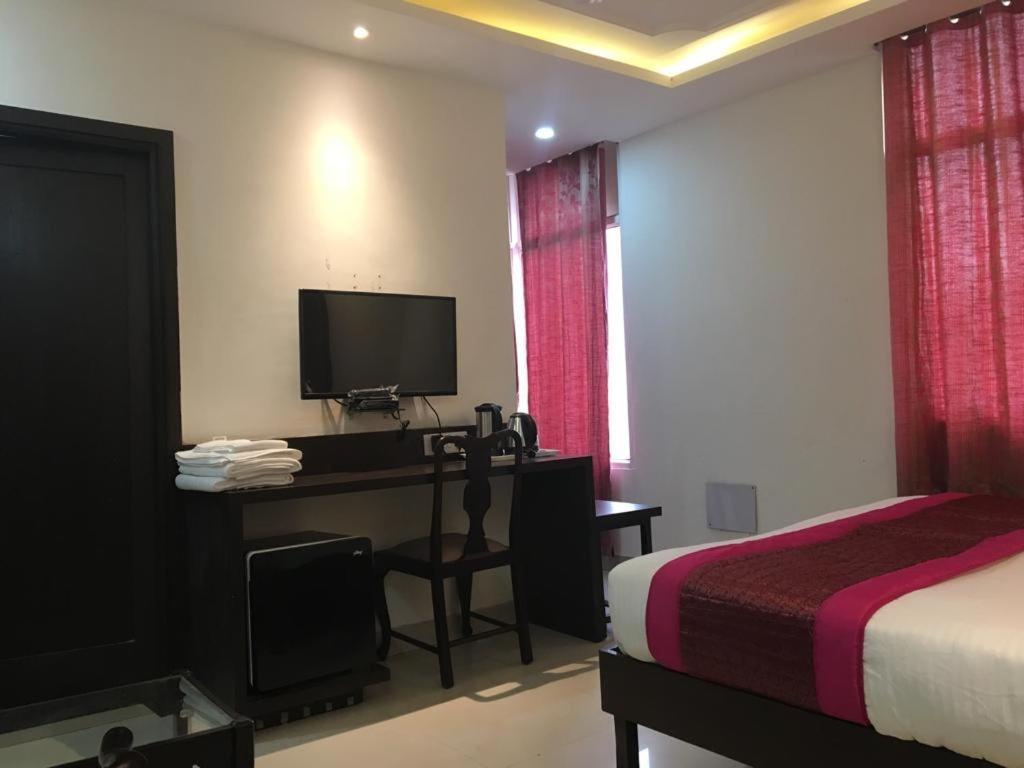 Hotel Spb 87 Near Karol Bagh Metro Station Delhi Екстериор снимка
